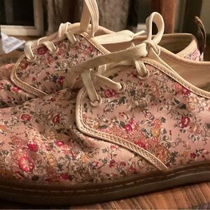 Dr Martens Floral Canvas Women's Shoes W11
